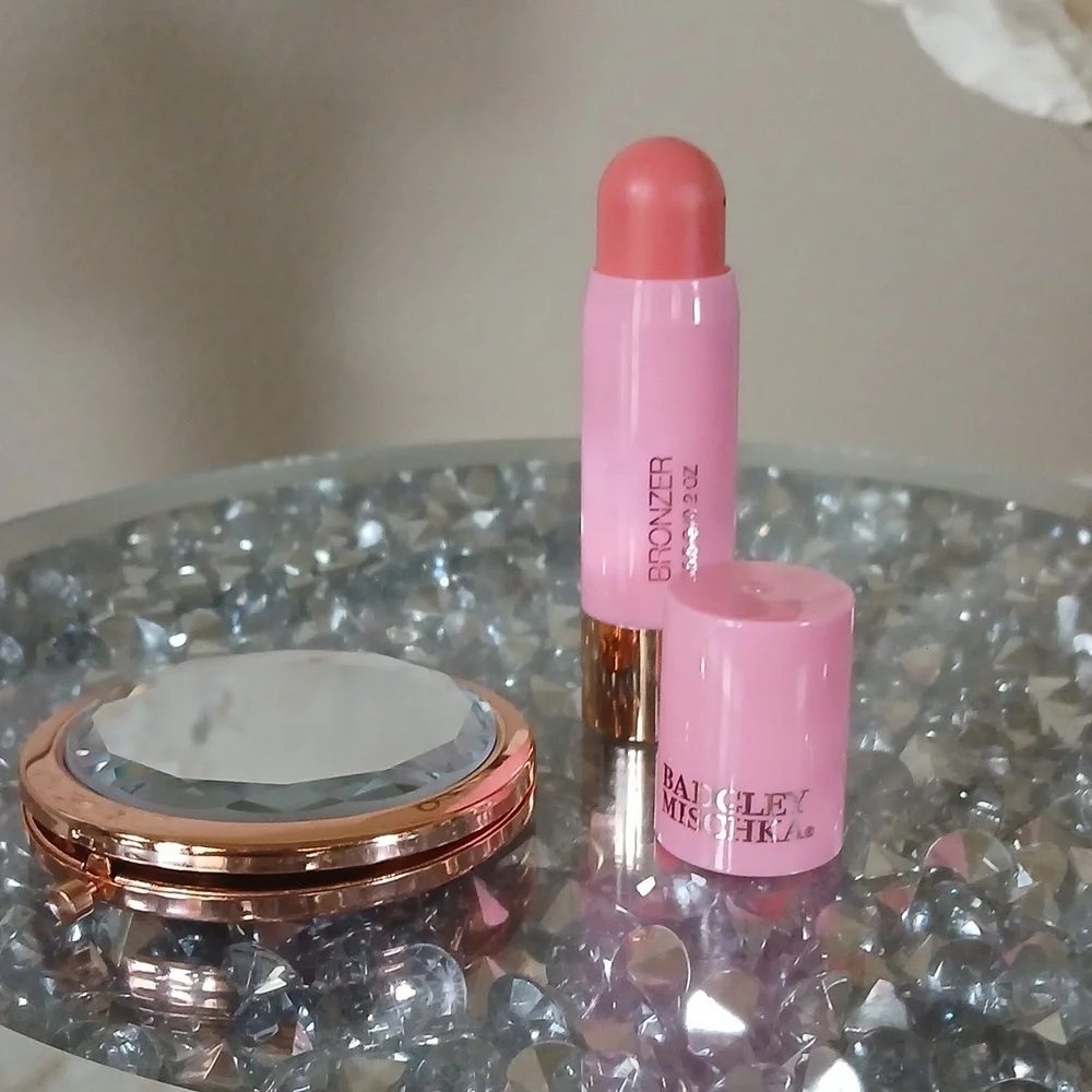 New Badgley Mischka Pink Blush Stick And Rose Gold Compact Mirrow 2pc